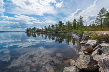 Tyinstolen, Norveç'te çimenli geleneksel Norveç evleri 