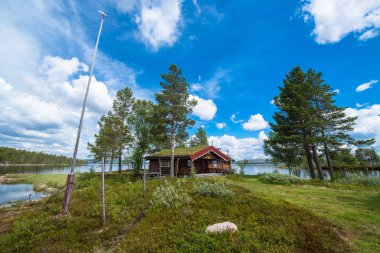 Tyinstolen, Norveç'te çimenli geleneksel Norveç evleri 