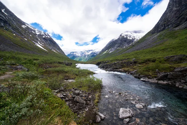 Valldal Norveç Dağ Nehri Ile Güzel Doğa — Stok fotoğraf