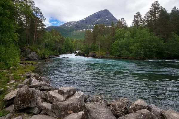 Wunderschöne Natur Mit Gebirgsfluss Valldal Norwegen — Stockfoto