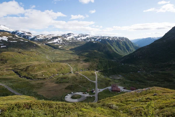 挪威高拉尔河旁的山路 — 图库照片