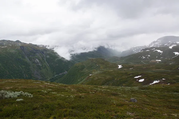 Estrada Montanha Junto Rio Gaular Noruega — Fotografia de Stock