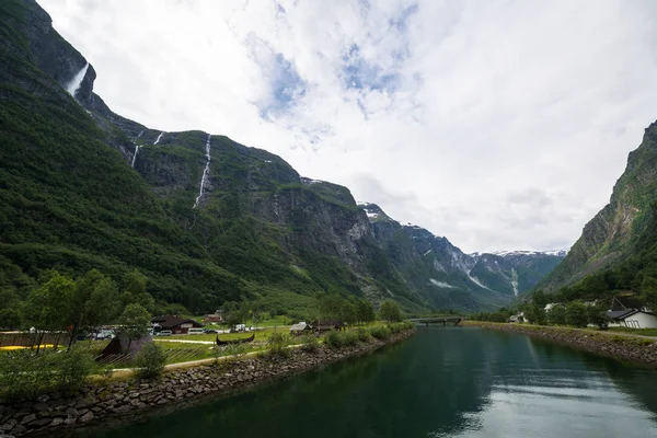 Вид Села Gudvangen Відношенню Фіорду Норвегія — стокове фото