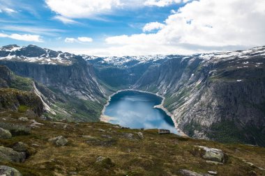 Odda Trolltunga dağ alanı (Troll dili) yaz görünümü 