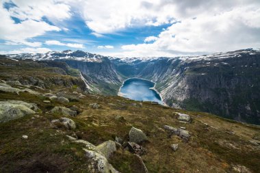 Odda Trolltunga dağ alanı (Troll dili) yaz görünümü 