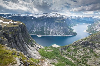 Odda Trolltunga dağ alanı (Troll dili) yaz görünümü 