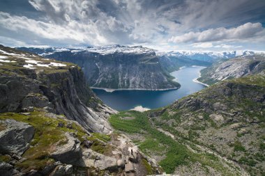 Odda Trolltunga dağ alanı (Troll dili) yaz görünümü 