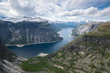 Odda Trolltunga dağ alanı (Troll dili) yaz görünümü 