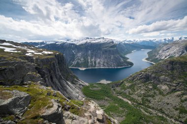 Odda Trolltunga dağ alanı (Troll dili) yaz görünümü 