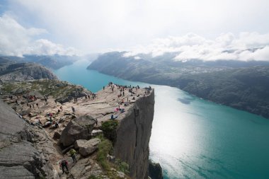 Cliff Preikestolen fiyort Lysefjord - Norveç - doğa ve seyahat arka planda