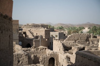 Başkent Muscat yakınlarındaki Çöl ülkesi Umman 'da yer alan binalar