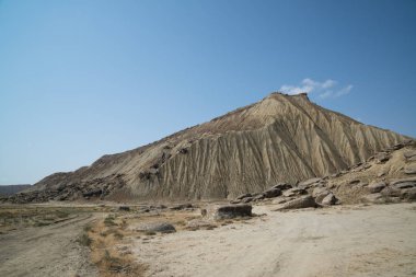 Daha da ilginç turistik bir yakın olmayan turistik Qobustan. Qobustan Azerbaycan'da tarihi bir petroglifler alanıdır