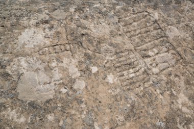 Daha da ilginç turistik bir yakın olmayan turistik Qobustan. Qobustan Azerbaycan'da tarihi bir petroglifler alanıdır