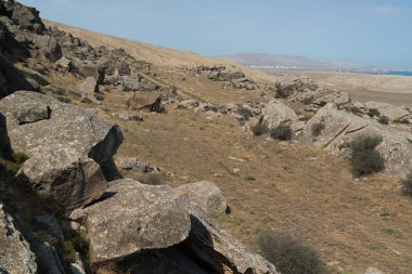 Unesco, Dünya Mirası listesinde yer alan Azerbaycan'da Qobustan petroglifler alanına giriş