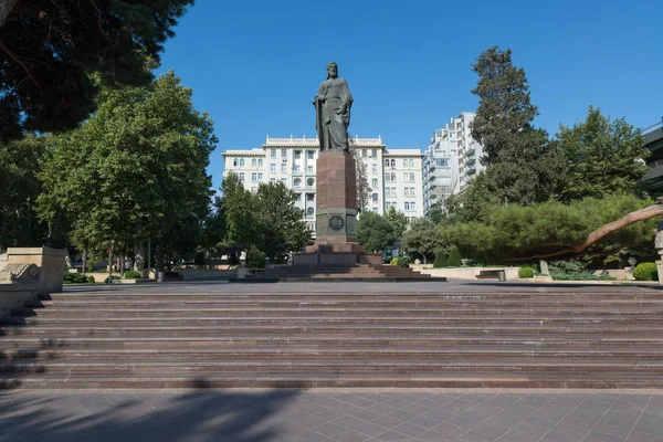 Baku Azerbaigian Circa Agosto 2018 Monumento Poeta Nazionale Nizami Ganjavi — Foto Stock