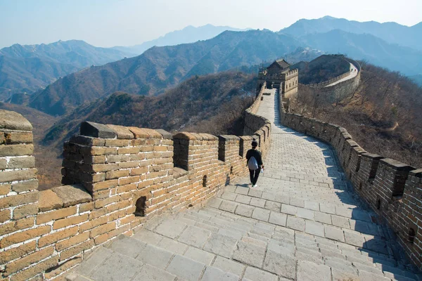 Pekin yakınlarındaki Mutianyu'da Çin Seddi'nde turistler, Çin 