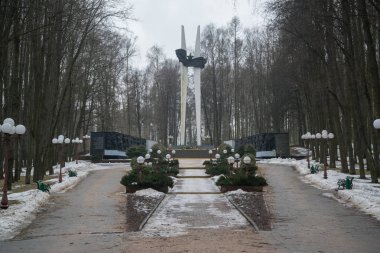 Molodechno, Belarus, 2019 Şubat: zafer parkında Sovyet Anıtı (Park pieramohi) Molodechno, Belarus
