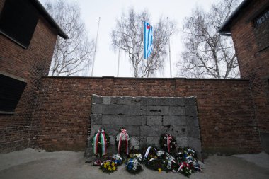 Toplama kampı Auschwitz II Oswiecim 'de eski bir Nazi imha kampı. Auschwitz II Avrupa 'nın en büyük Nazi toplama kampı oldu.