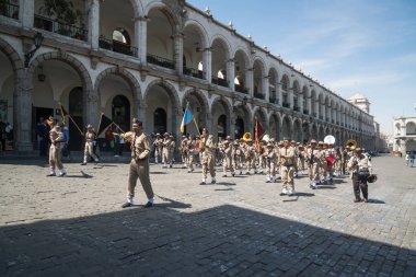 Chinchero, Peru, yaklaşık Eylül 2017: Chinchero, Peru halkı, geleneksel renkli Perulu giysiler giymiş