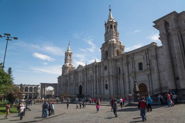 Chinchero, Peru, yaklaşık Eylül 2017: Chinchero, Peru halkı, geleneksel renkli Perulu giysiler giymiş