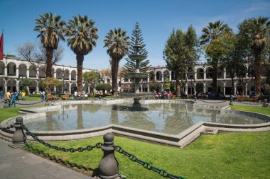Chinchero, Peru, yaklaşık Eylül 2017: Chinchero, Peru halkı, geleneksel renkli Perulu giysiler giymiş