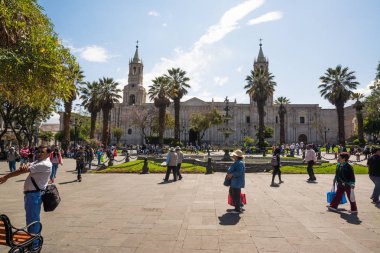 Chinchero, Peru, yaklaşık Eylül 2017: Chinchero, Peru halkı, geleneksel renkli Perulu giysiler giymiş