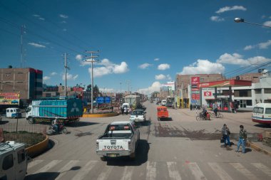 Peru - Eylül 2017: Gündüz vakti Peru 'da şehir caddesi