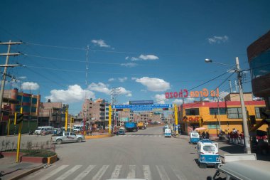 Peru - Eylül 2017: Gündüz vakti Peru 'da şehir caddesi