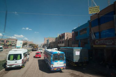 Peru - Eylül 2017: Gündüz vakti Peru 'da şehir caddesi