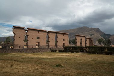 Cusco, Peru yakınlarındaki Raqch'i, Raqchi veya Wiracocha Tapınağı harabeleri. Güney Amerika