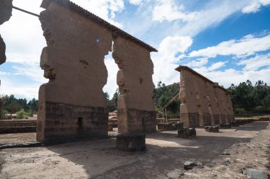 Cusco, Peru yakınlarındaki Raqch'i, Raqchi veya Wiracocha Tapınağı harabeleri. Güney Amerika