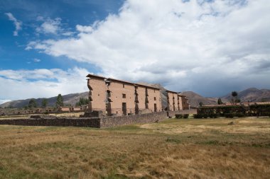 Cusco, Peru yakınlarındaki Raqch'i, Raqchi veya Wiracocha Tapınağı harabeleri. Güney Amerika