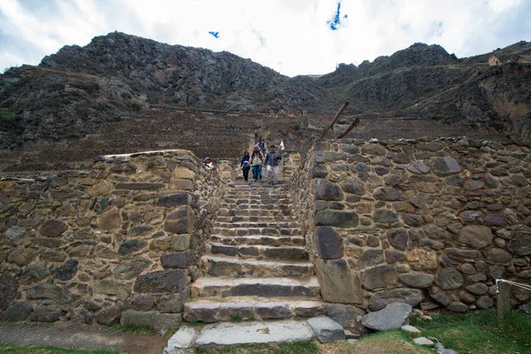 2017年9月 Ollantaytambo Ollantaytambo 山上的 考古遗址与太阳寺的景色 — 图库照片