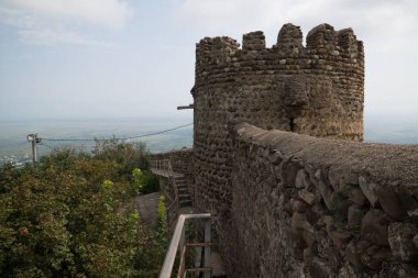 Signagi, Gürcistan'da Alazani vadisi manzaralı antik kent duvarı