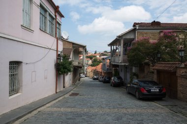 Sighnaghi, Kakheti, Gürcistan - Ağustos 2018: Gürcistan 'ın ortaçağ Sighnaghi kasabasında sokak. 