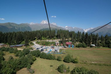 Mestia, Svaneti, Gürcistan'da Zuruldi Dağı'na (2340m) teleferik