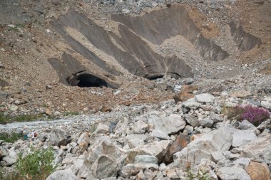 Mestia, Gürcistan'daki Chalaadi buzulundan görünüm