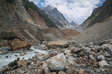 Mestia görkemli doğa, Chalaadi buzul ile Gürcistan 