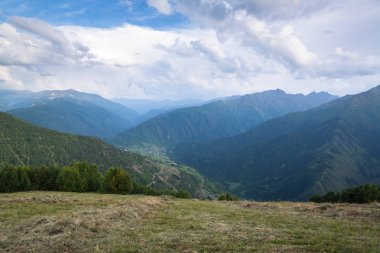 Gürcistan 'daki güzel vadi