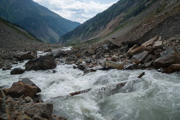 Mestia görkemli doğa, Chalaadi buzul ile Gürcistan 