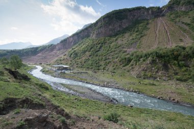 Gürcistan'da Güzel Truso vadisinin görünümü