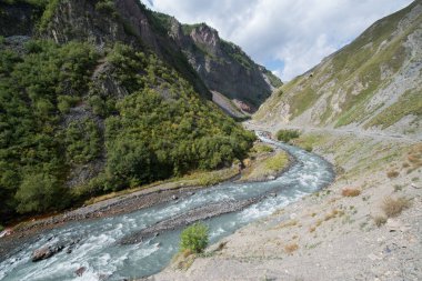 Gürcistan'da Güzel Truso vadisinin görünümü