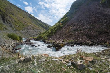 Gürcistan'da Güzel Truso vadisinin görünümü