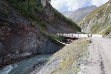 Truso Vadisi'ndeki Köprü Manzarası, Gürcistan