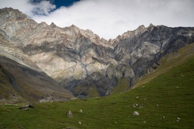 Stepantsminda (Kazbegi), Gürcistan bölgesindeki güzel doğa ve dağlar 