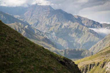 Stepantsminda (Kazbegi), Gürcistan bölgesindeki güzel doğa ve dağlar 