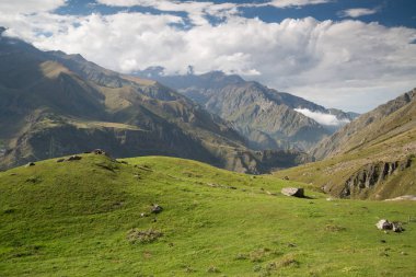 Stepantsminda (Kazbegi), Gürcistan bölgesindeki güzel doğa ve dağlar 