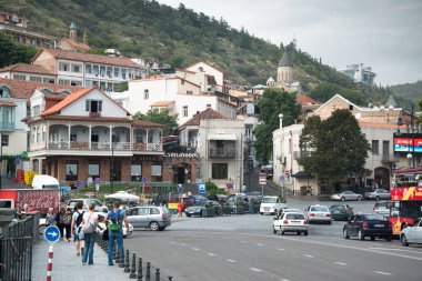 Tiflis, Gürcistan, yaklaşık Eylül 2018: Gürcistan'ın başkenti görünümü - Tiflis bulutlu bir günde