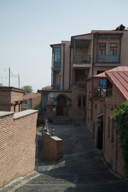 Tiflis, Gürcistan, yaklaşık Eylül 2018: Gürcistan'ın başkenti görünümü - Tiflis bulutlu bir günde