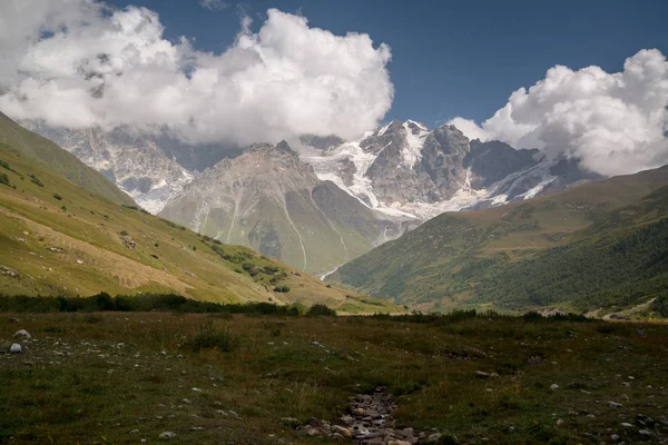 Camino Trekking Ushguli Glaciar Shkhara Georgia —  Fotos de Stock